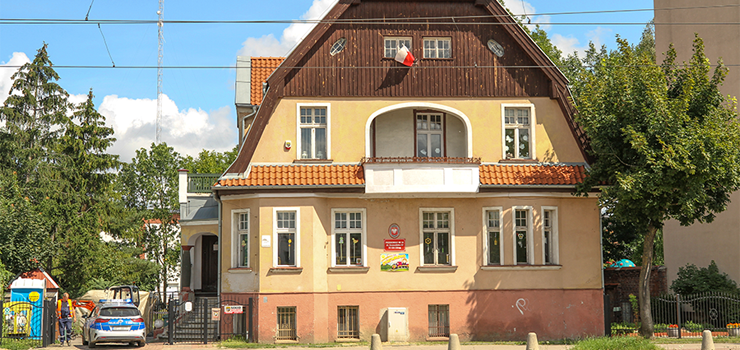 Na terenie przedszkola znaleziono pocisk artyleryjski z czasów II Wojny Światowej. Ewakuowano 42 osoby
