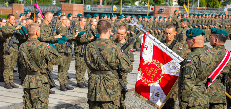 Elbląg: "Wybraliśmy trudną, ale jakże zaszczytną drogę". Żołnierze złożyli przysięgę wojskową (zdjęcia)