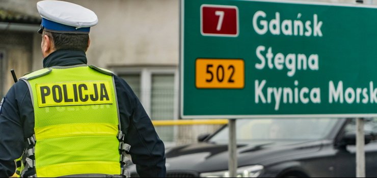 Pościg w Stegnie. "35-letni mieszkaniec Warszawy miał 2 promile"