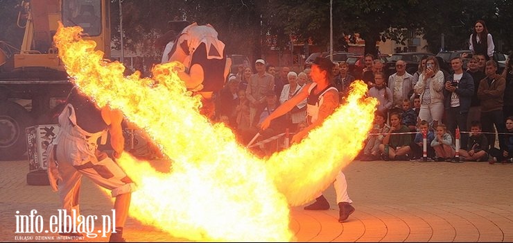 Elbląg: Spektakl cyrkowy na placu Jagiellończyka. Zobacz zdjęcia!