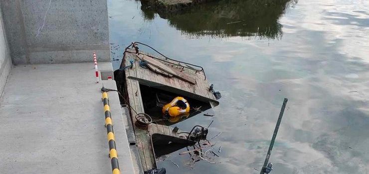 Zatonął kuter holowniczy. Policja bada okoliczności zdarzenia