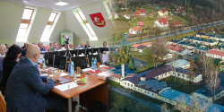 Dzia�ki po o�rodku w Kamionku Wielkim p�jd� pod m�otek. Jest zainteresowanie ich kupnem?