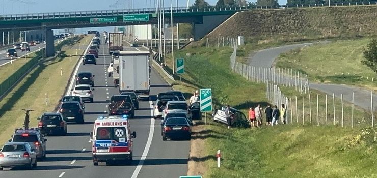 Policja pokazała korytarz życia. Zobacz, jak zachowali się kierowcy na drodze S7 - film