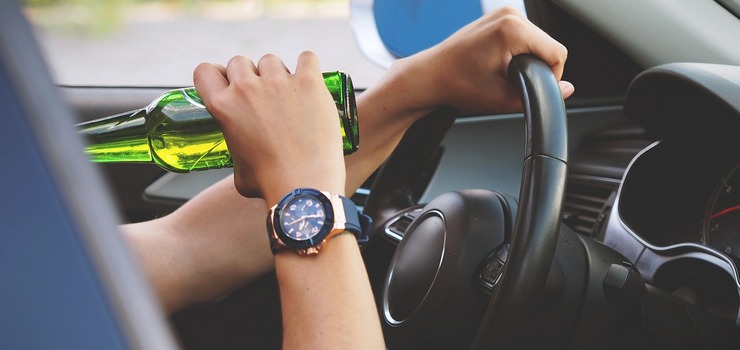 Polacy masowo tracą prawa jazdy. Najczęstszą przyczyną jazda po alkoholu