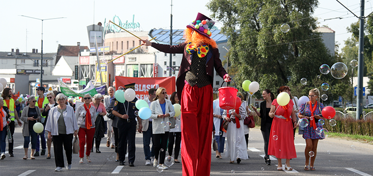 Elbląskie Dni Seniora. Na początek przemarsz ulicami miasta (zdjęcia)