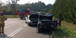 Zderzenie aut na skrzy�owaniu Suchacz-��cze. Cztery osoby poszkodowane