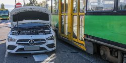 Zderzenie auta osobowego z tramwajem na Og�lnej. S� poszkodowani
