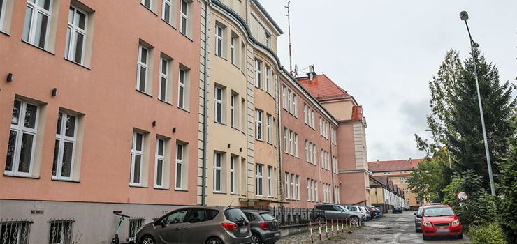 Budynek przy ul. Saperów od sześciu lat stoi pusty. Kiedy ruszy modernizacja obiektu?