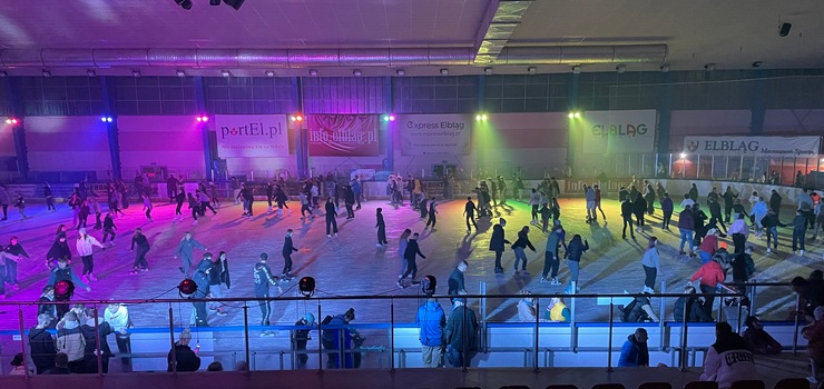 W weekend wybierz się na lodowisko i basen