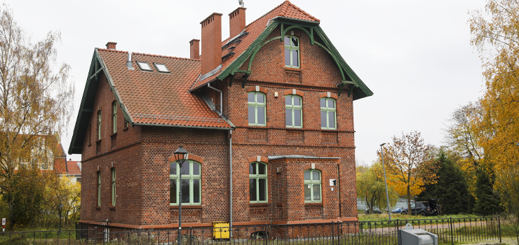 Elbląg: Zarząd portu przeprowadzi się do zabytku przy ul. Warszawskiej? Do niedawna działały tu organizacje pozarządowe