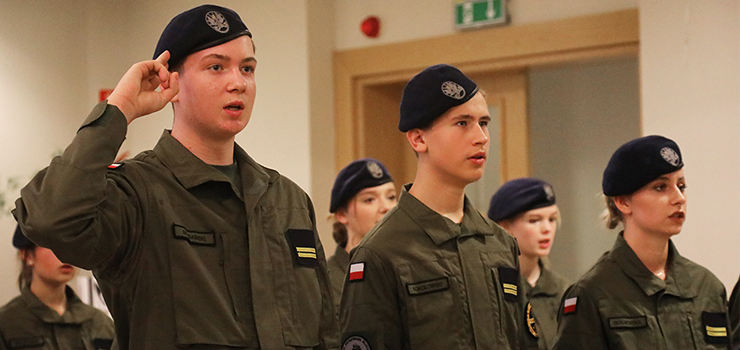 „To młodzież, która w przyszłości może zostać żołnierzem naszego kraju”