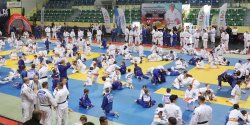 M�odzi judocy szkol� si� pod okiem najlepszych trener�w. Rozpocz�� si� Judo Camp (zdj�cia)