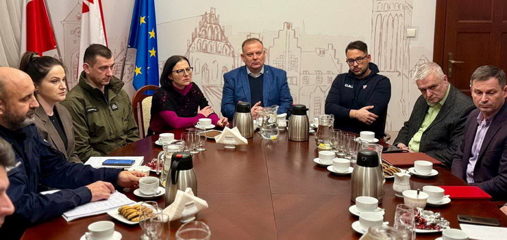 Sytuacja powoli się stabilizuje – służby nadal w gotowości