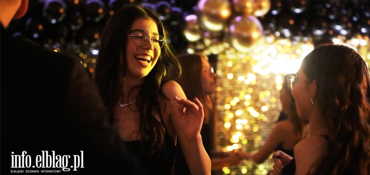 Zobacz, jak podczas Studniówki bawią się maturzyści III LO