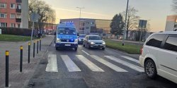 Potrcenie kobiety na pasach. 66-latka trafia do szpitala