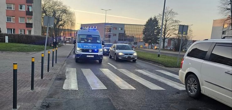 Potrącenie kobiety na pasach. 66-latka trafiła do szpitala