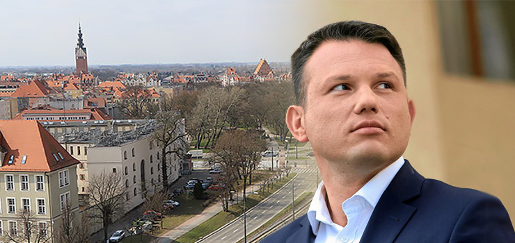Sławomir Mentzen w Elblągu. Spotkanie z elblążanami na Placu Katedralnym