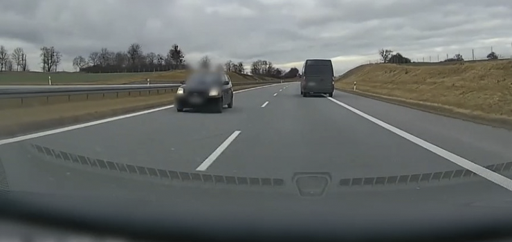 Wjechała na ekspresową S7 "pod prąd". Odpowie przed sądem (Zobacz film)