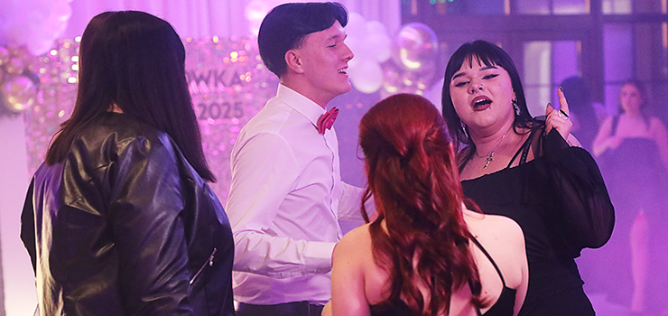 Zobacz, jak maturzyści ZST bawią się podczas Studniówki