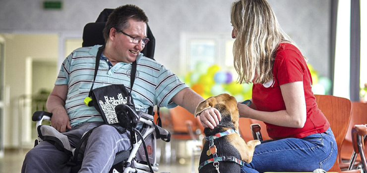 Dogoterapia wsparta uśmiechem pomogła już ponad 30 200 osobom