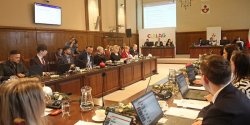 Program „wElblgu”, referendum dot. przyjmowania imigrantw. Przed nami sesja RM