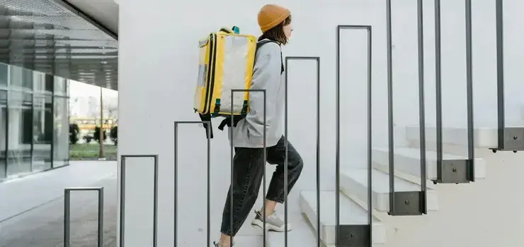 Kurierka, przewoźniczka, taksówkarka – zawody coraz popularniejsze wśród młodych kobiet