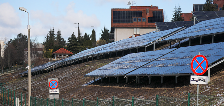 Elbląg: Mieszkańcy oprotestowali tę inwestycję. Przy szpitalu jednak stanęły panele