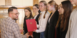 199 uczniw otrzymao stypendia. czna kwota grantw wyniosa prawie 60 tys. z