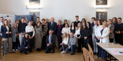 Projekt D-EFECT. Proces tworzenia wiadomego spoeczestwa demokratycznego