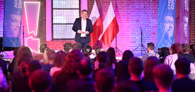 Adrian Zandberg w Elblągu: Polska nie może wykorzystać swojego ogromnego potencjału