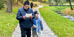 Rodzinna gra w Parku Dolinka