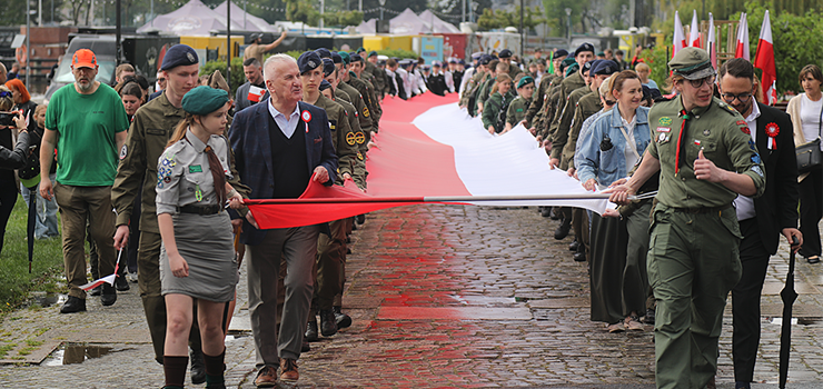 Elblanie przeszli z 50-metrow flag (zobacz zdjcia)