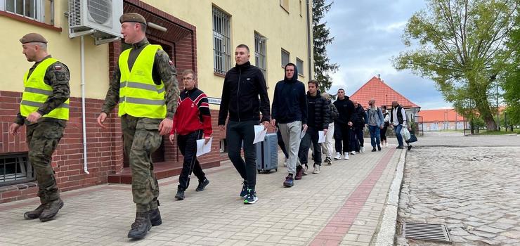 Chtnych do suby nie brakuje. Blisko 80 ochotnikw rozpoczo szkolenie na terytorialsw