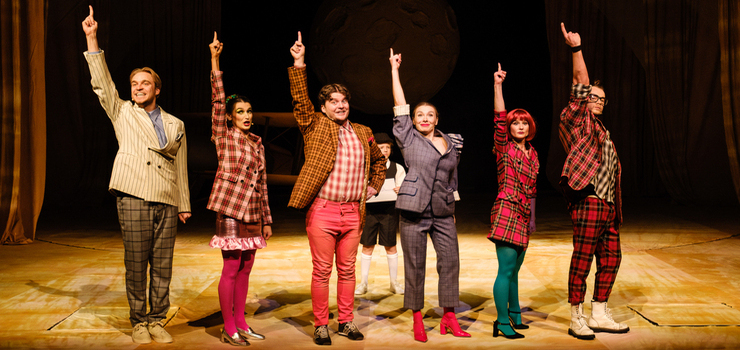 Triumf sceny i serca – „May Ksi” w reyserii Cezarego Domagay na deskach elblskiego teatru