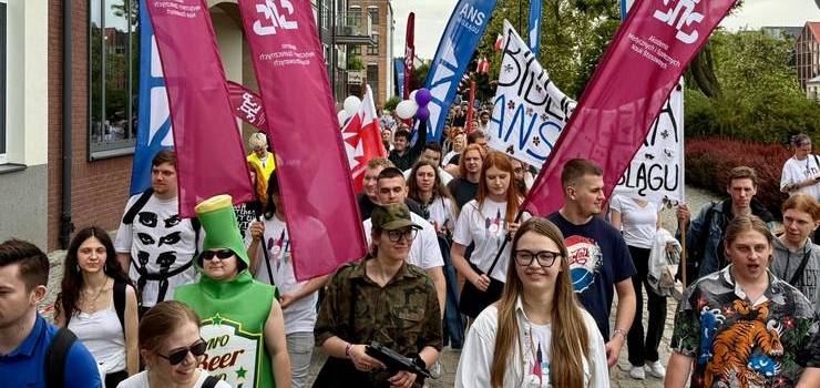 Elbląskie Juwenalia czas rozpocząć! Trwa parada studentów