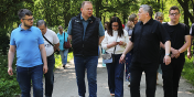 Elblg: Z ciekawoci i z problemami. Mieszkacy wybrali si na spacer z prezydentem (zdjcia)