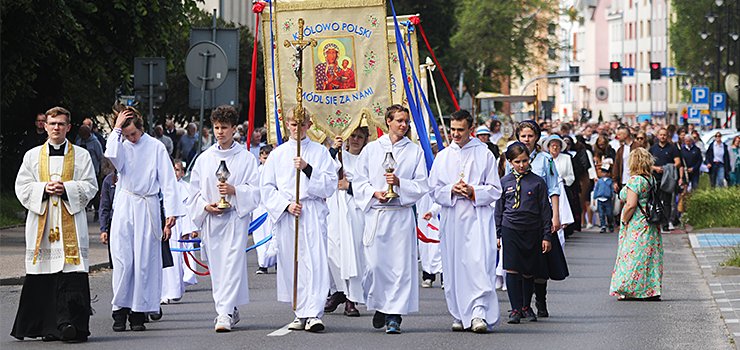 Ulicami Elbląga przeszły procesje Bożego Ciała. Zobacz procesję na Starym Mieście (zdjęcia)