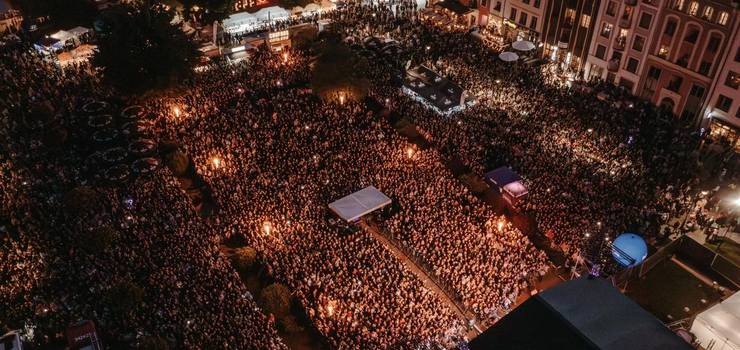 Tysice elblan bawio si na Dniach Elblga. Plac katedralny to miejsce na tak due imprezy?