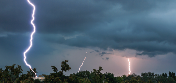 Uwaga! IMGW ostrzega przed silnym deszczem z burzami