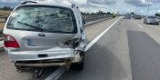 Pasaer zacign rczny hamulec... Auto kilkukrotnie obrcio si uderzajc w bariery