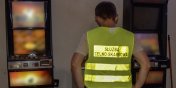 Skontrolowali dwa punkty, zajli osiem automatw