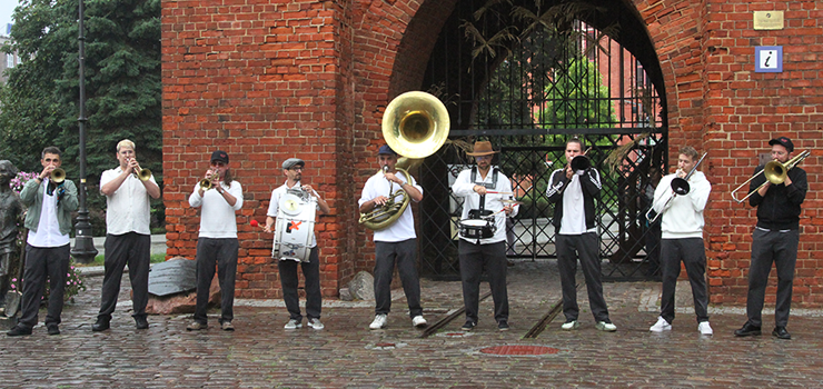 Festiwal Ogrody Polityki. Parada z Brass Federacją (zobacz zdjęcia)