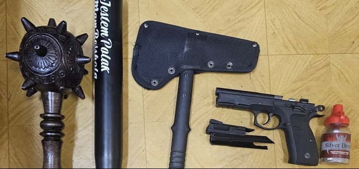 Przystawi kobiecie n do garda, grozi mierci jej dzieciom. Potem ostrzela okna jej mieszkania