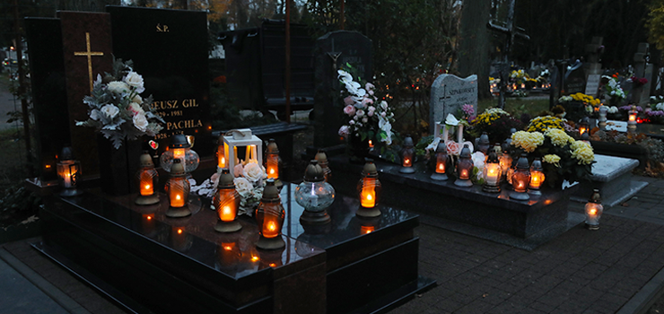 Tysice zniczy rozwietlio cmentarz Agrykola (zobacz zdjcia)