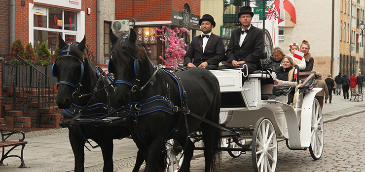 11 listopada w Elblgu. Przejadki powozem konnym po Starym Miecie (zdjcia)