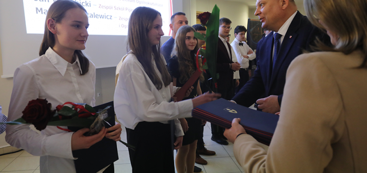31 uczniów odebrało stypendia za wybitne osiągnięcia