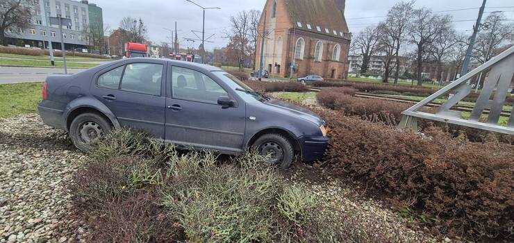 Elblg: Ucieczk przed policj zakoczy na rodku RondaZamech