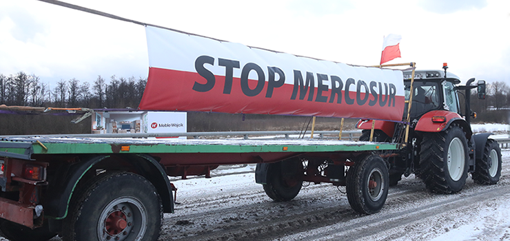 Traktory na wiaduktach nad S7. Protest rolnik�w w Elbl�gu (zdj�cia)