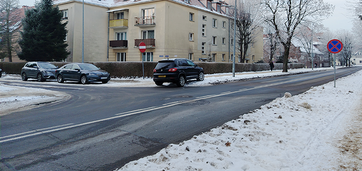 "Na skrzy�owaniu ul. Chopina z Szymanowskiego piesi uwa�aj� si� za uprzywilejowanych i wchodz� na jezdnie”