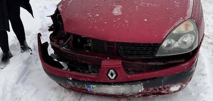 �lisko na drogach! 25-latka "zatrzyma�a si�" w rowie